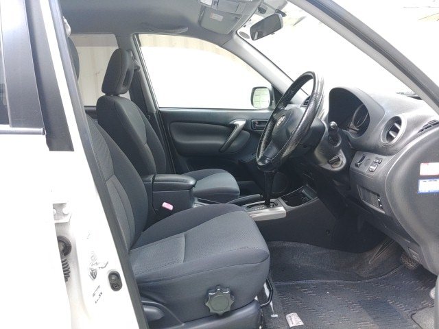 image of the driver side of the rav 4 5 door