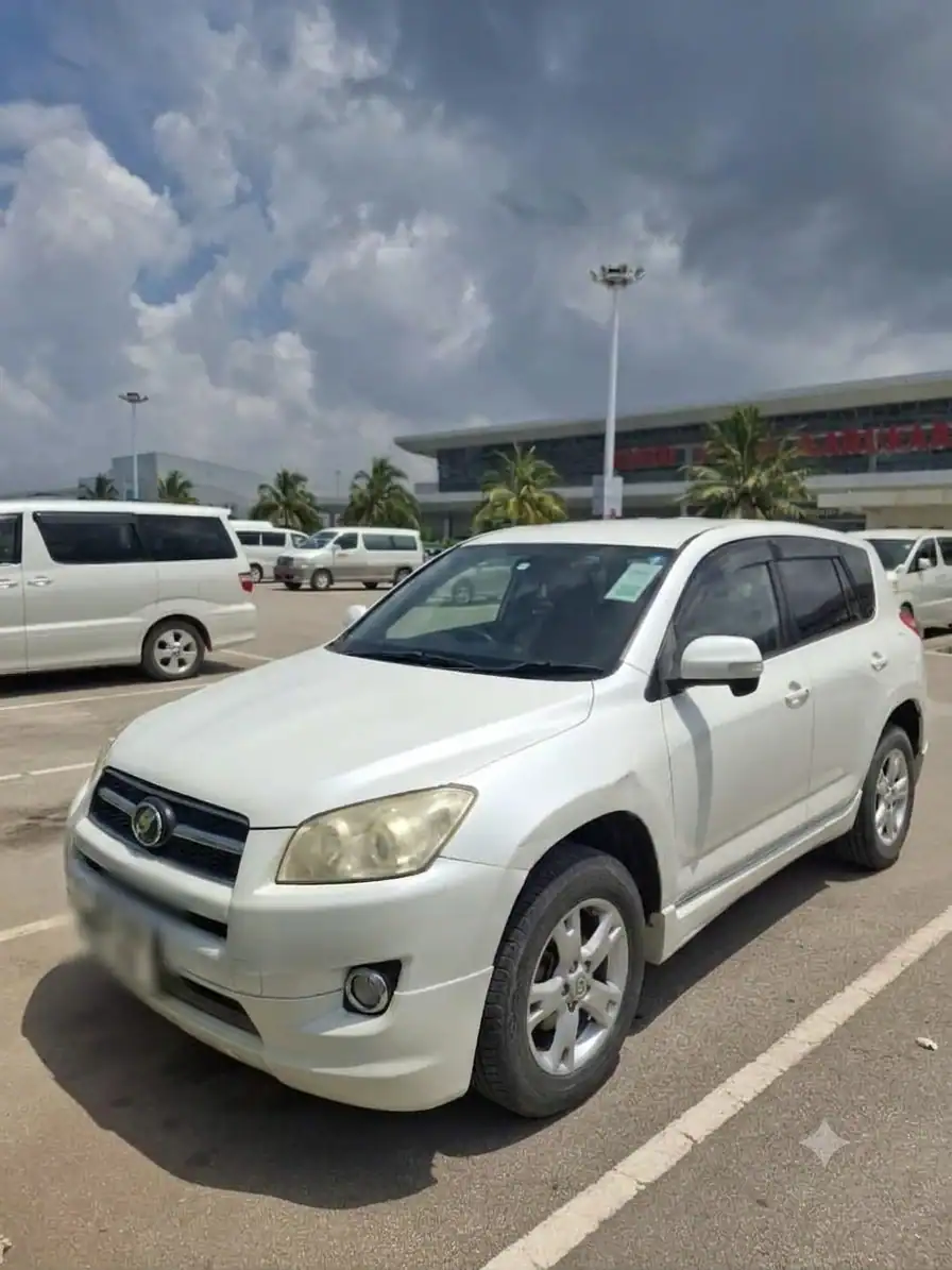 image of Rav 4 door new model from the side